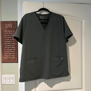 Figs Casma Scrub top